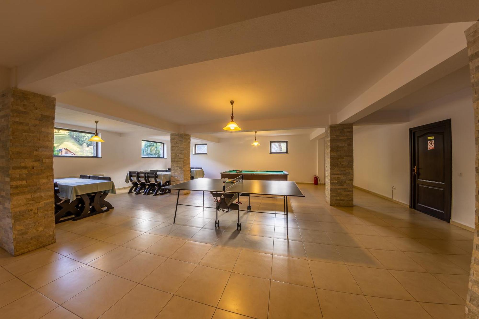 Bed and Breakfast Poiana Soarelui Моечиу-де-Сус Экстерьер фото