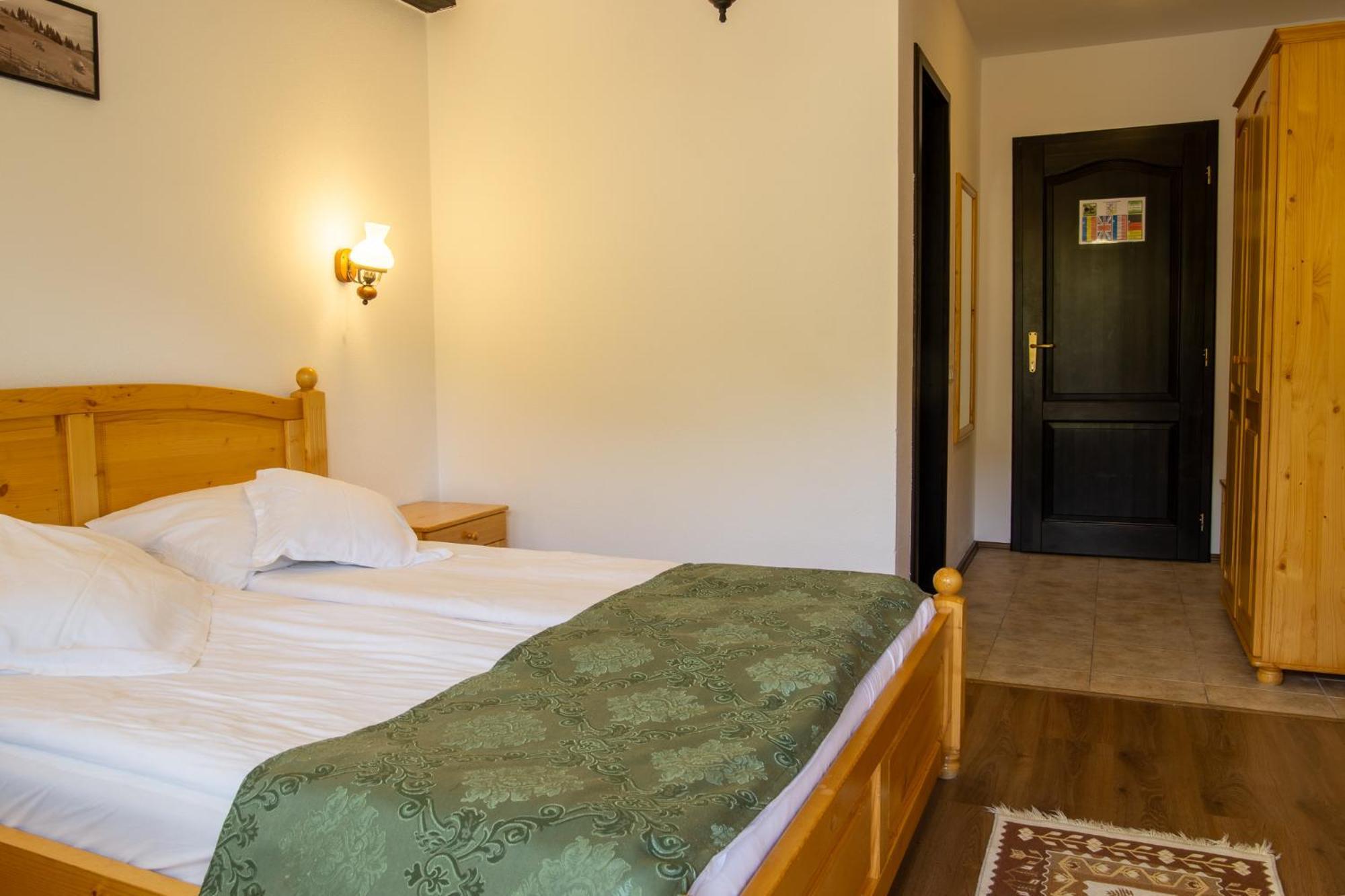 Bed and Breakfast Poiana Soarelui Моечиу-де-Сус Экстерьер фото
