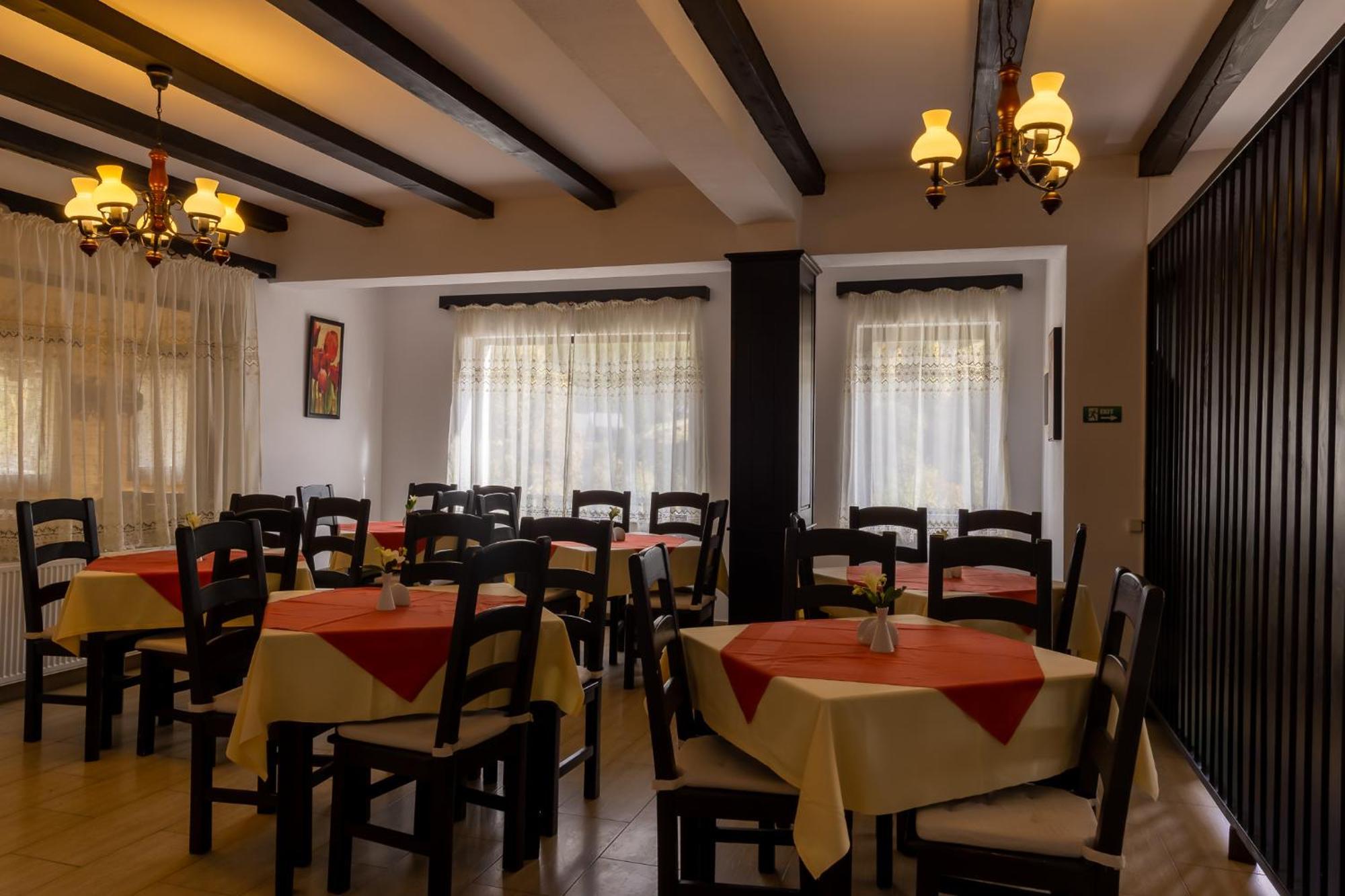 Bed and Breakfast Poiana Soarelui Моечиу-де-Сус Экстерьер фото