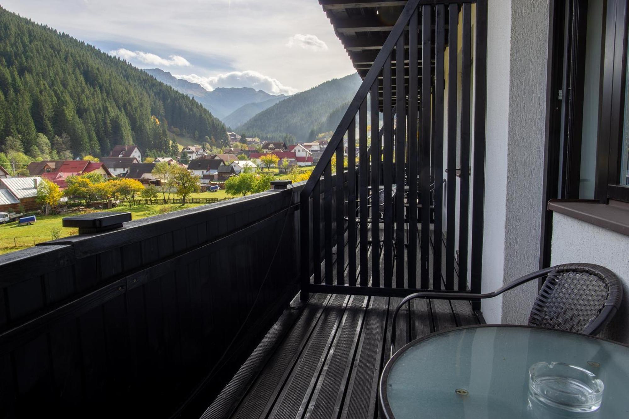 Bed and Breakfast Poiana Soarelui Моечиу-де-Сус Экстерьер фото